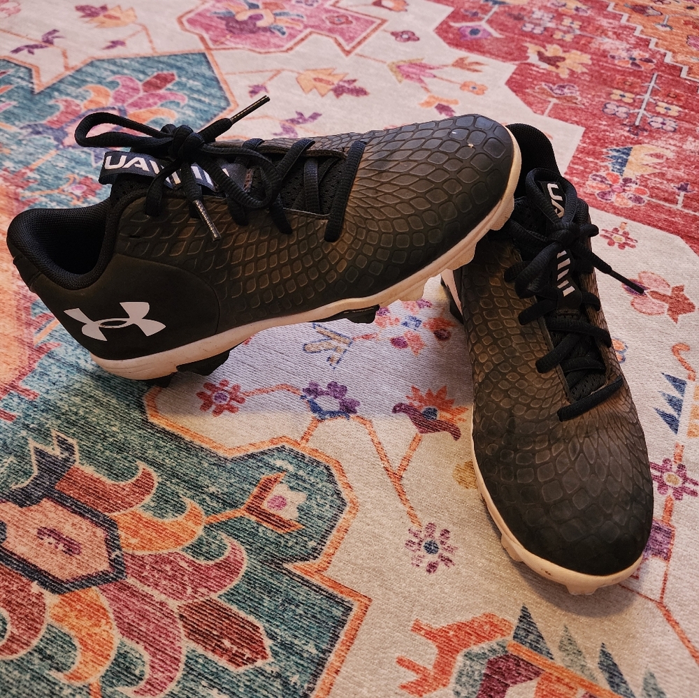 Softball cleats